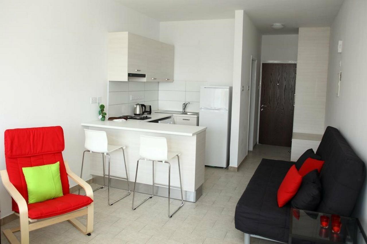 Anemos Apartments Лимасол Экстерьер фото