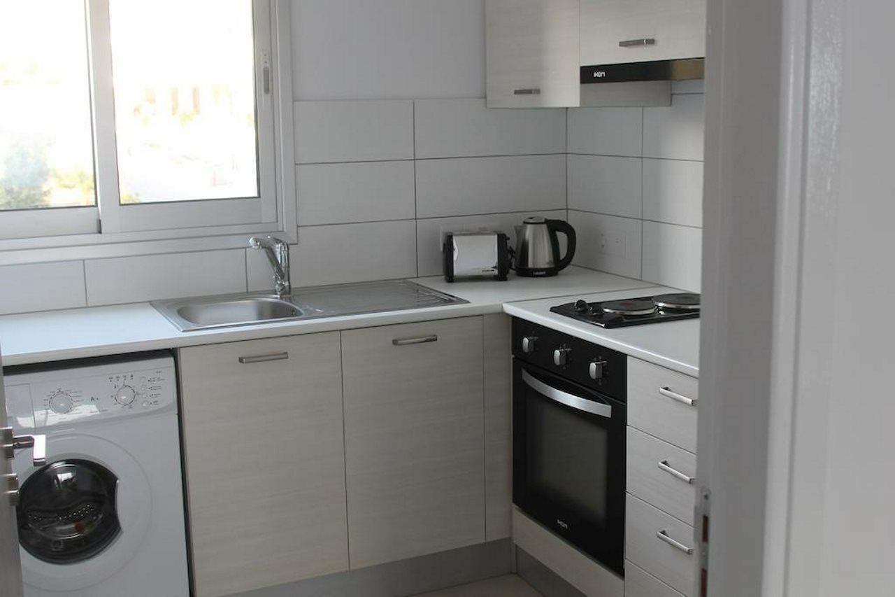 Anemos Apartments Лимасол Экстерьер фото